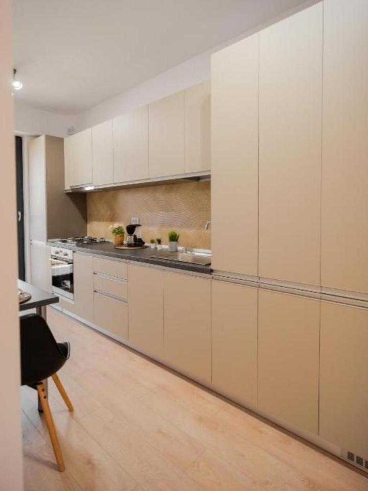 Lux Apartament Bacău Zewnętrze zdjęcie