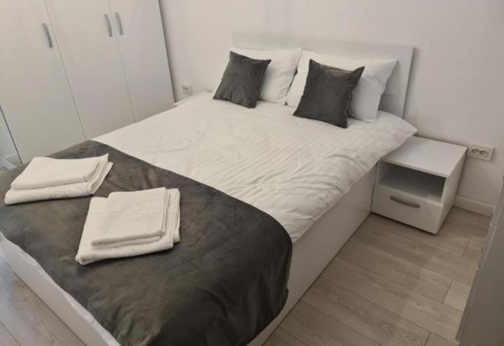 Lux Apartament Bacău Zewnętrze zdjęcie