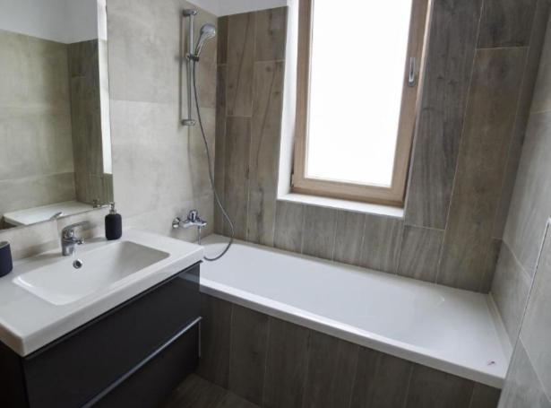 Lux Apartament Bacău Zewnętrze zdjęcie